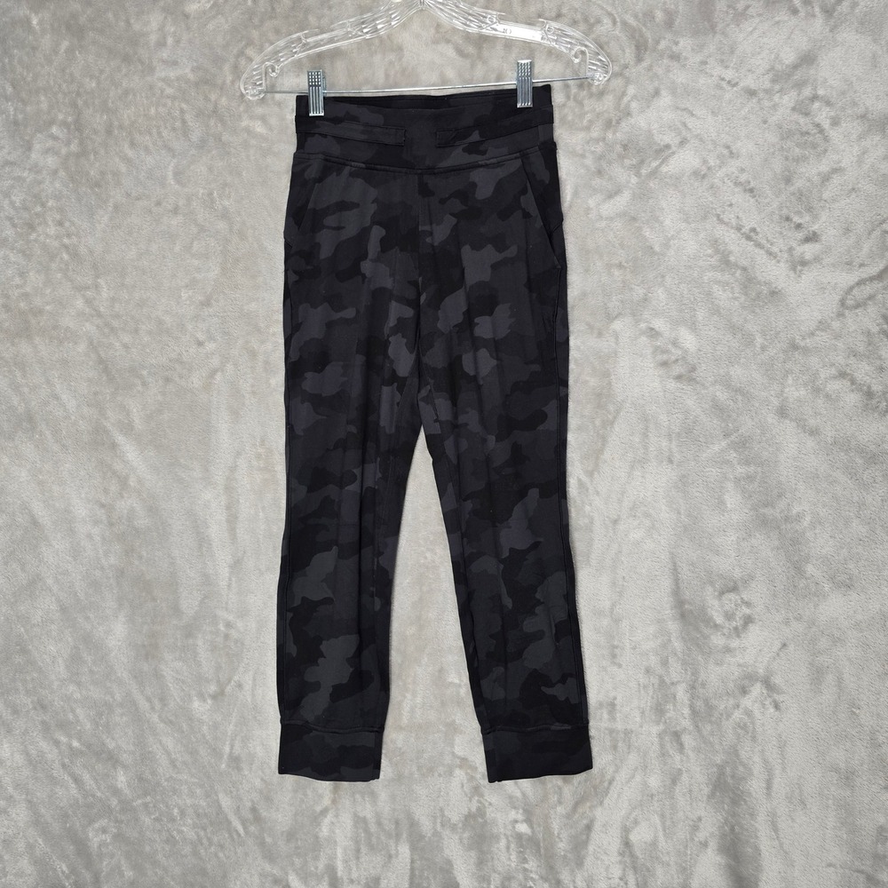 Lululemon Ready to Rulu Jogger Crop Camo Pants Women Size‎ 2 Athletic Gym Lounge
